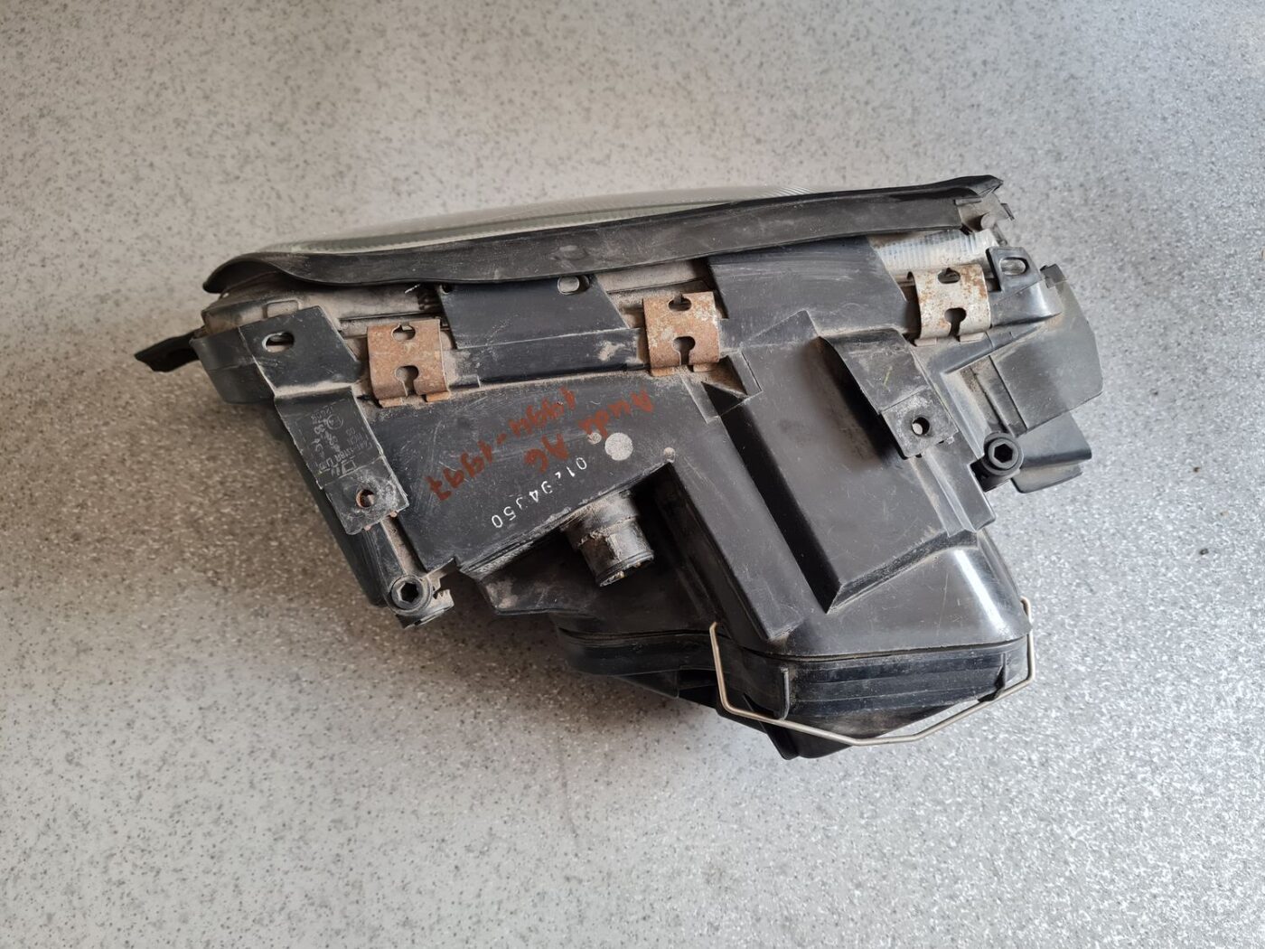 Priekšējais labais lukturis priekš AUDI A6 1994-1997 13 Priekšējais labais lukturis priekš AUDI A6 1994-1997