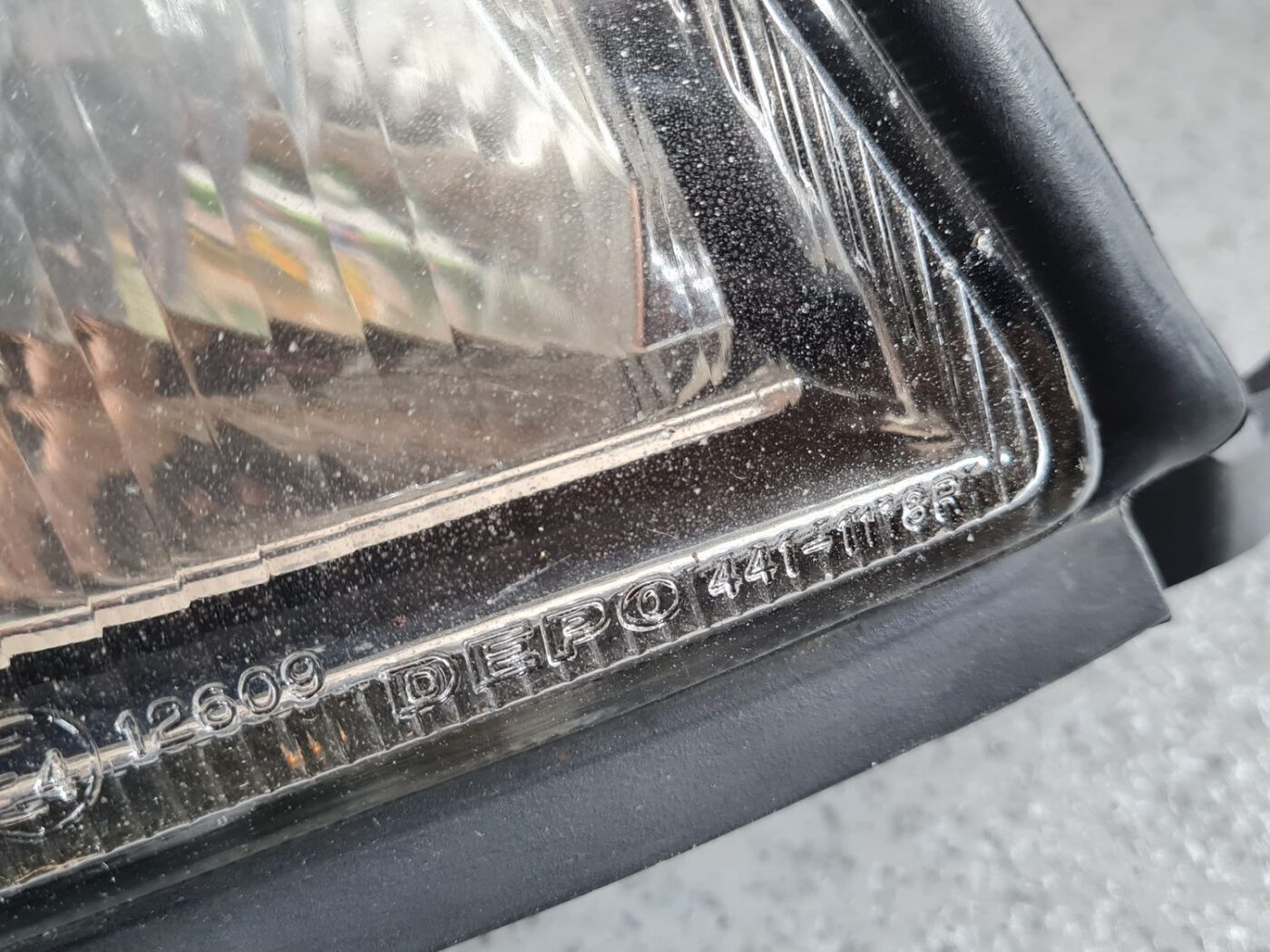 Priekšējais labais lukturis priekš AUDI A6 1994-1997 3 Priekšējais labais lukturis priekš AUDI A6 1994-1997