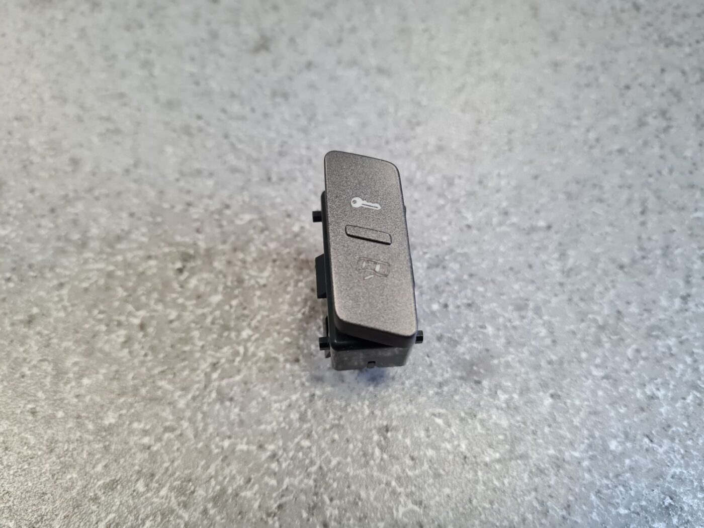 Atvēršanas/aizvēršanas poga priekš VW PHAETON 2003 1 Atvēršanas/aizvēršanas poga priekš VW PHAETON 2003