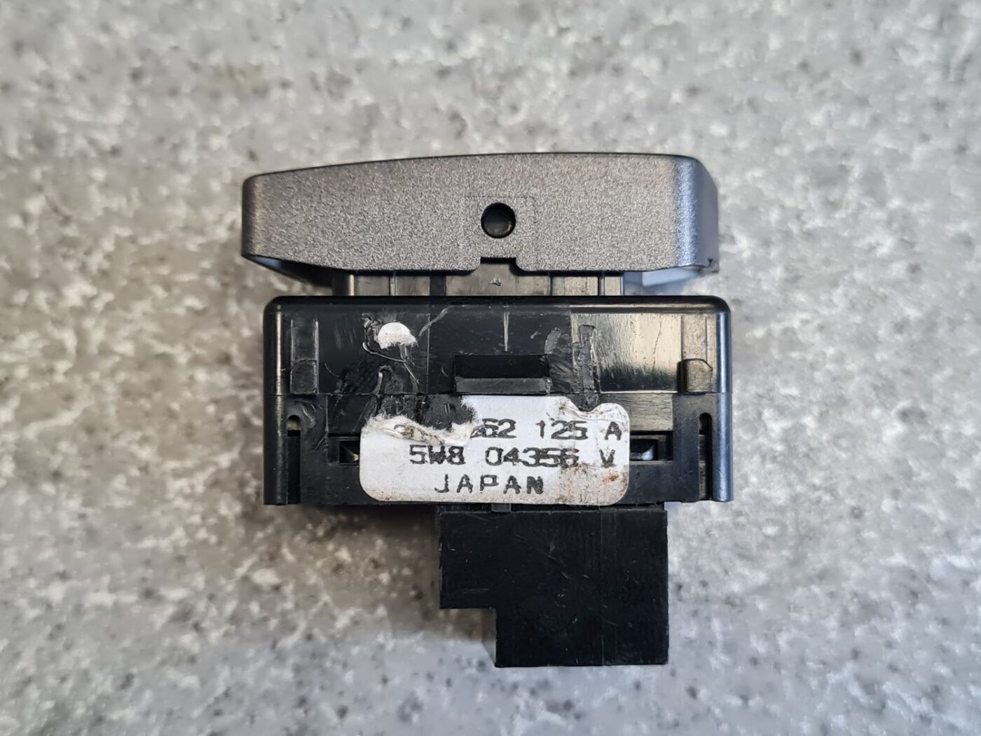 Atvēršanas/aizvēršanas poga priekš VW PHAETON 2003 5 Atvēršanas/aizvēršanas poga priekš VW PHAETON 2003