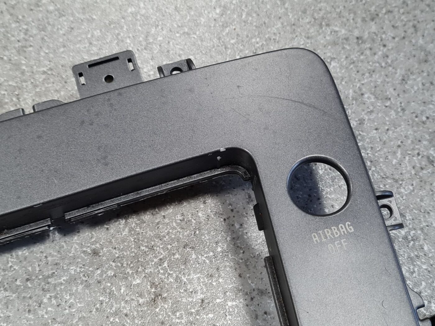 Dekoratīvs rāmis pārnesumu selektoram priekš VW PHAETON 2003 7 Dekoratīvs rāmis pārnesumu selektoram priekš VW PHAETON 2003