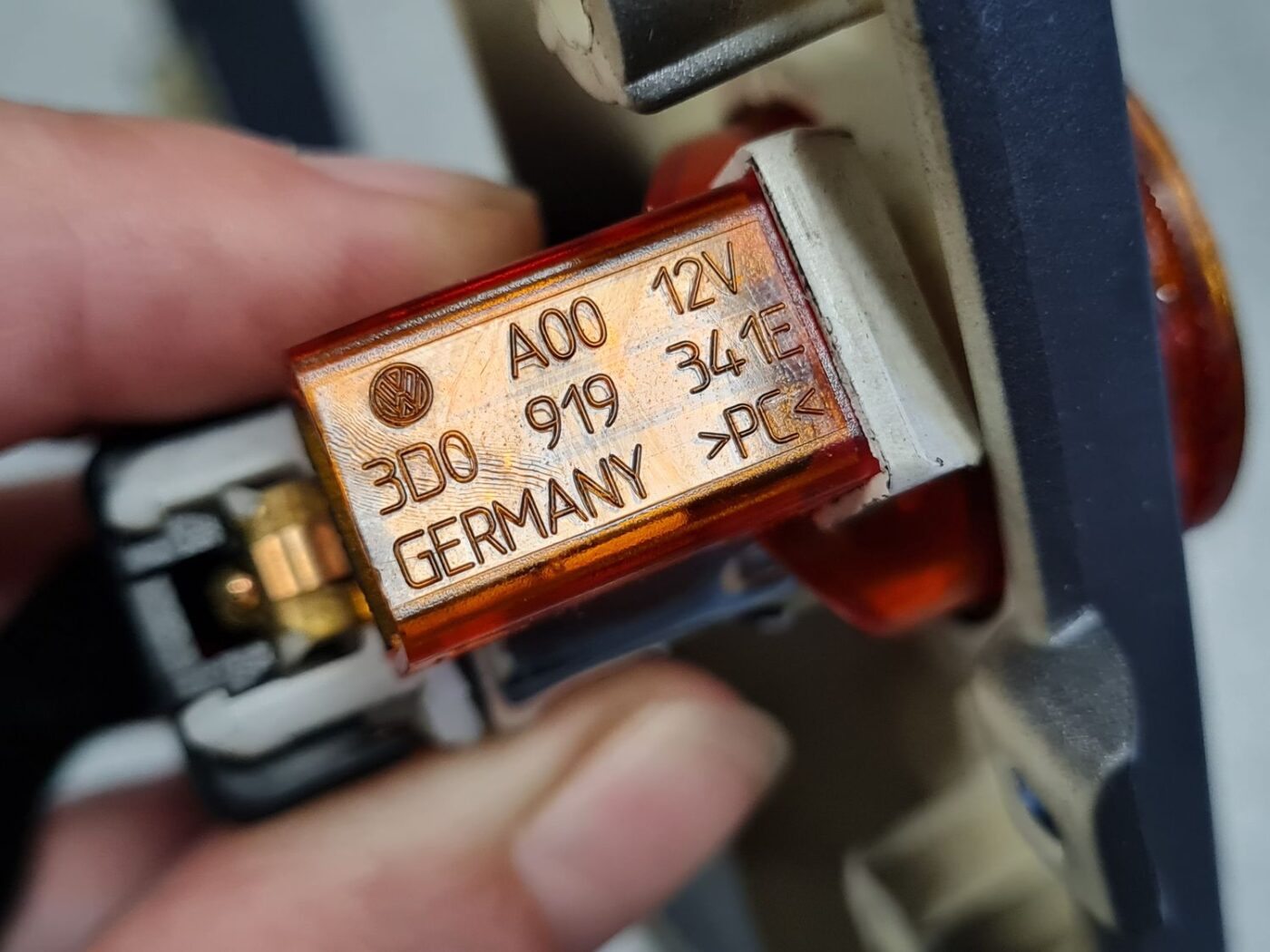 Dekoratīvs rāmis pārnesumu selektoram priekš VW PHAETON 2003 3 Dekoratīvs rāmis pārnesumu selektoram priekš VW PHAETON 2003