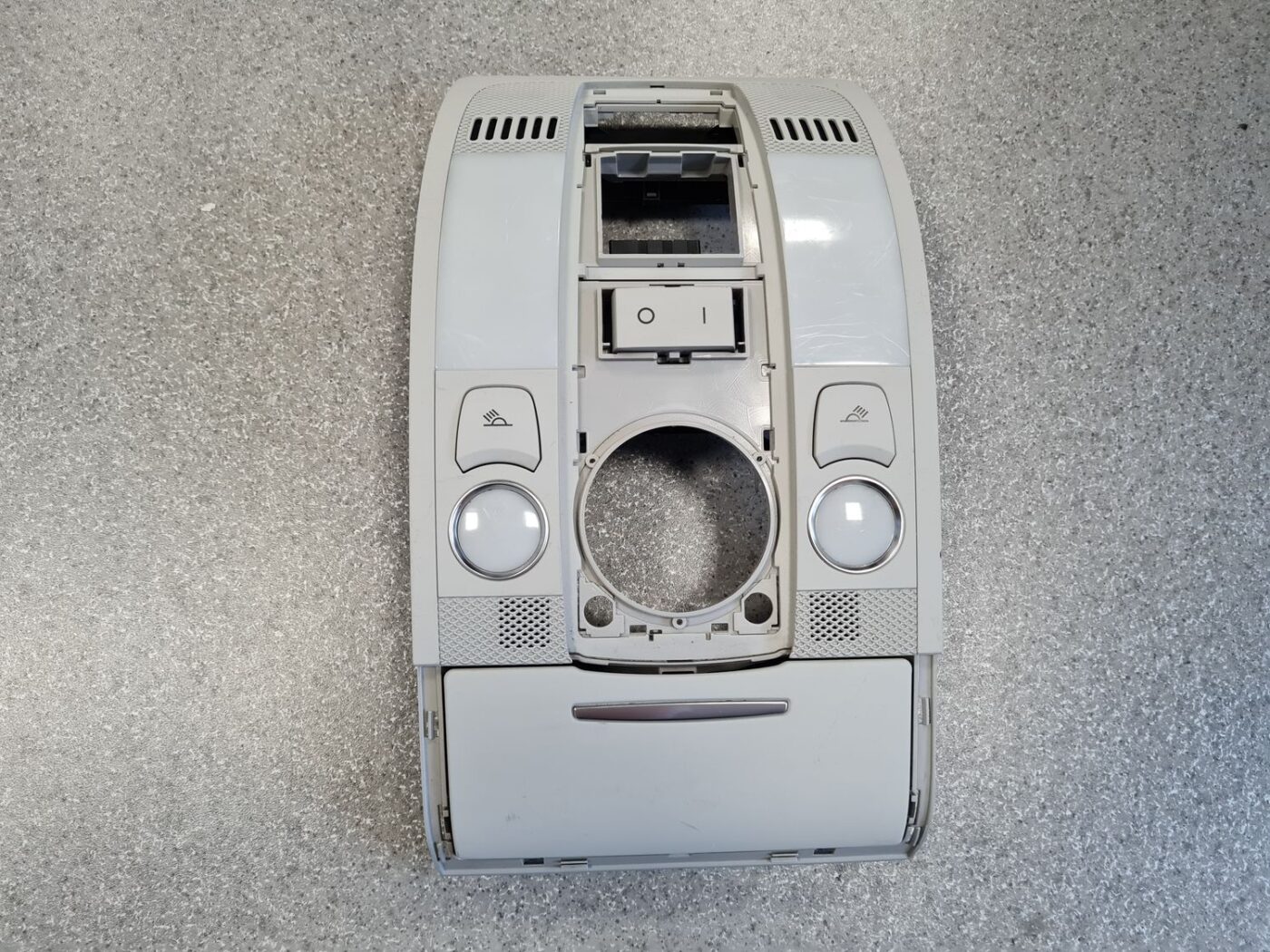 Salona apgaismojuma panelis priekš AUDI A6 2008