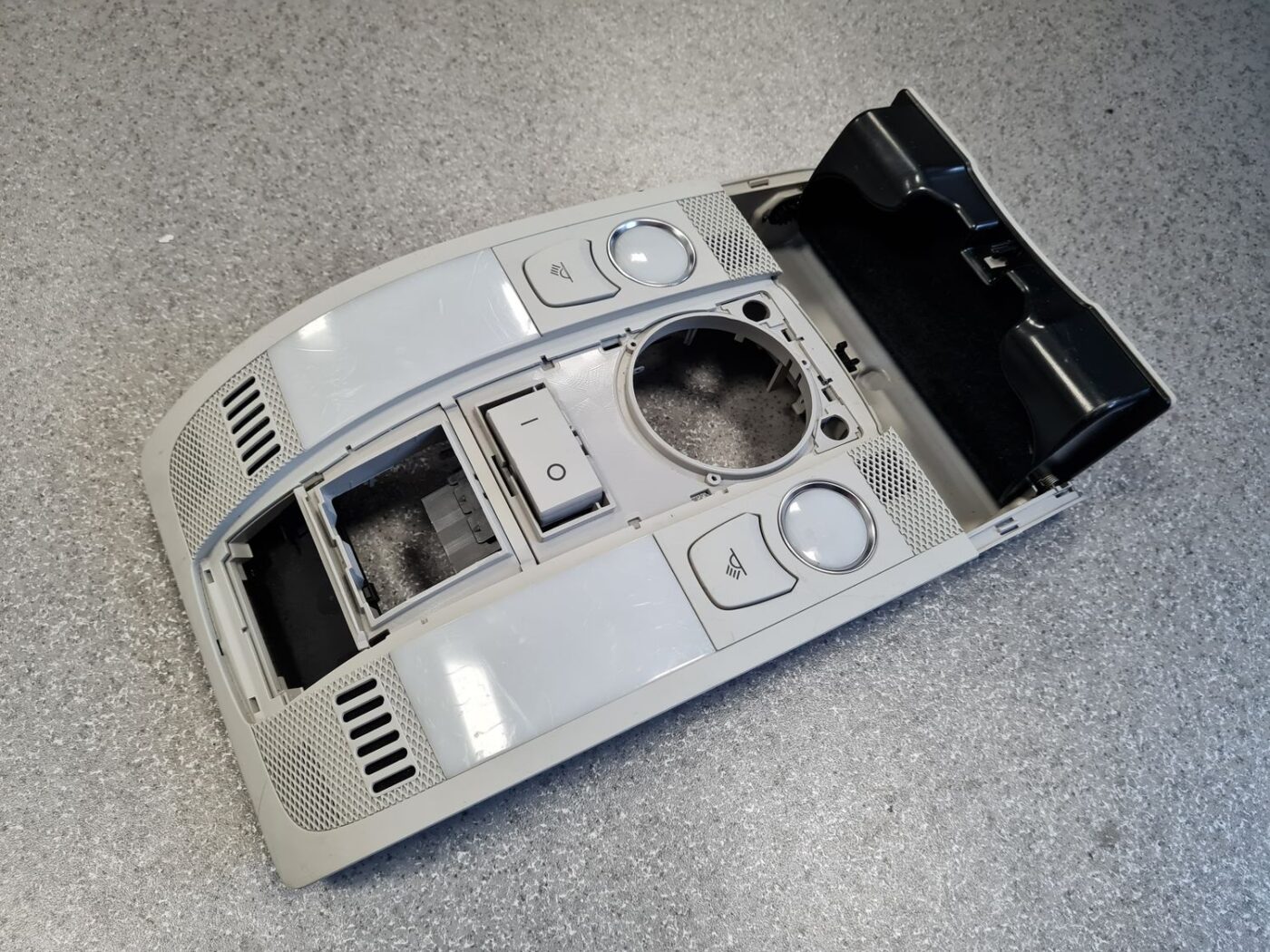 Salona apgaismojuma panelis priekš AUDI A6 2008