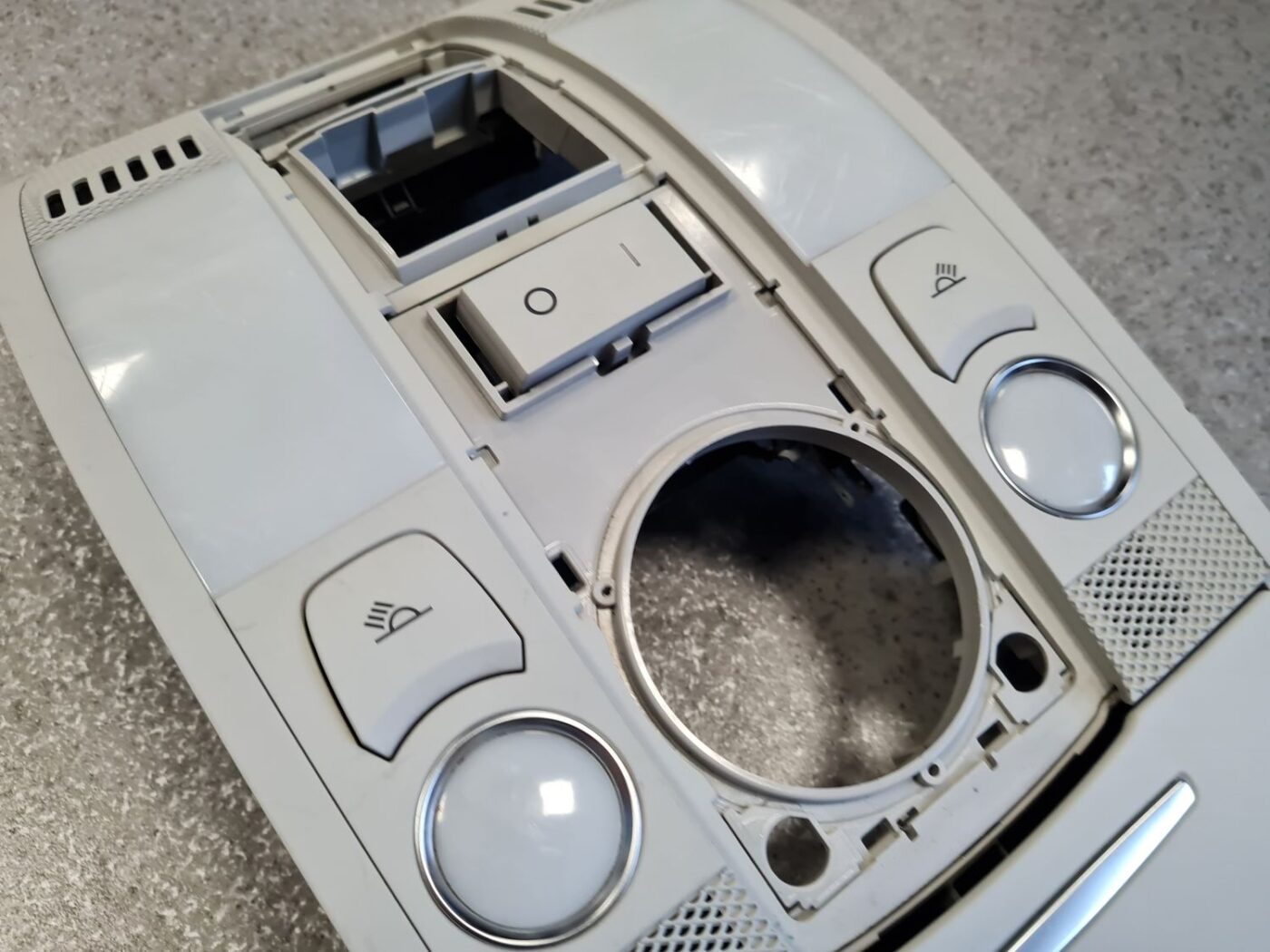 Salona apgaismojuma panelis priekš AUDI A6 2008