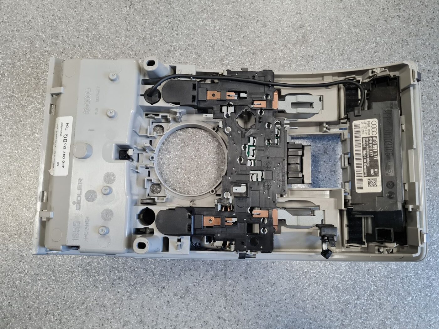 Salona apgaismojuma panelis priekš AUDI A6 2008