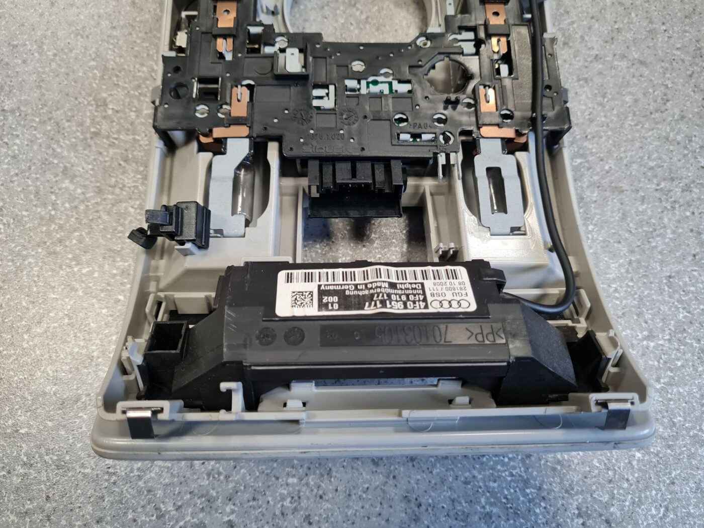 Salona apgaismojuma panelis priekš AUDI A6 2008