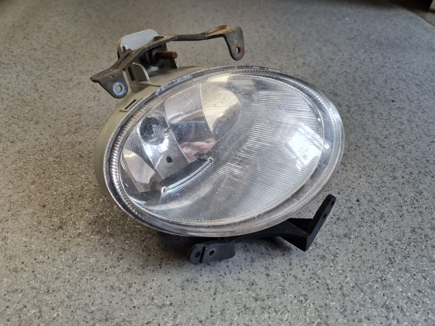 Miglas lukturis priekšā pa kreisi priekš Hyundai Santa Fe 2006-2012 2 Miglas lukturis priekšā pa kreisi priekš Hyundai Santa Fe 2006-2012