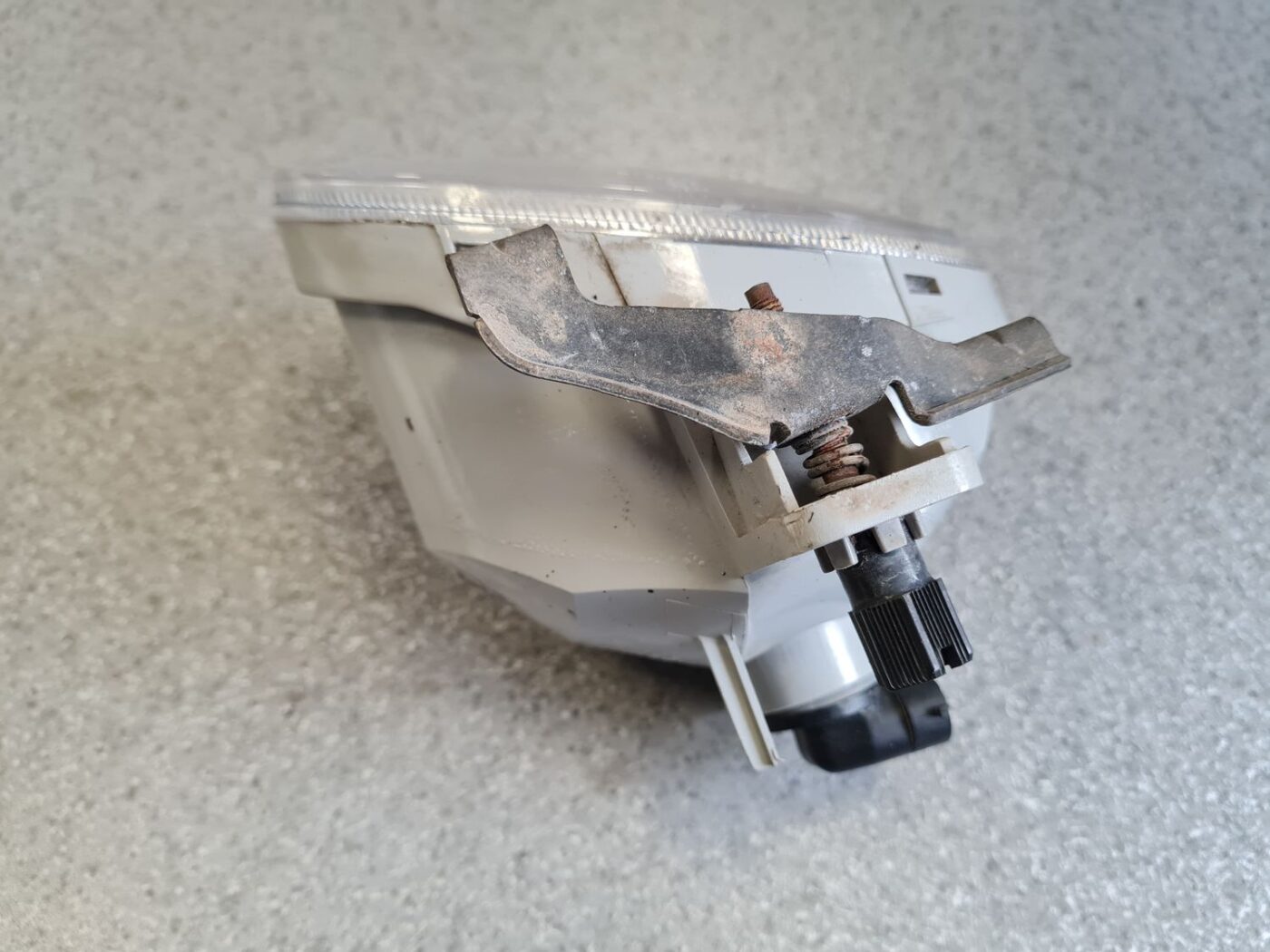 Miglas lukturis priekšā pa kreisi priekš Hyundai Santa Fe 2006-2012 9 Miglas lukturis priekšā pa kreisi priekš Hyundai Santa Fe 2006-2012