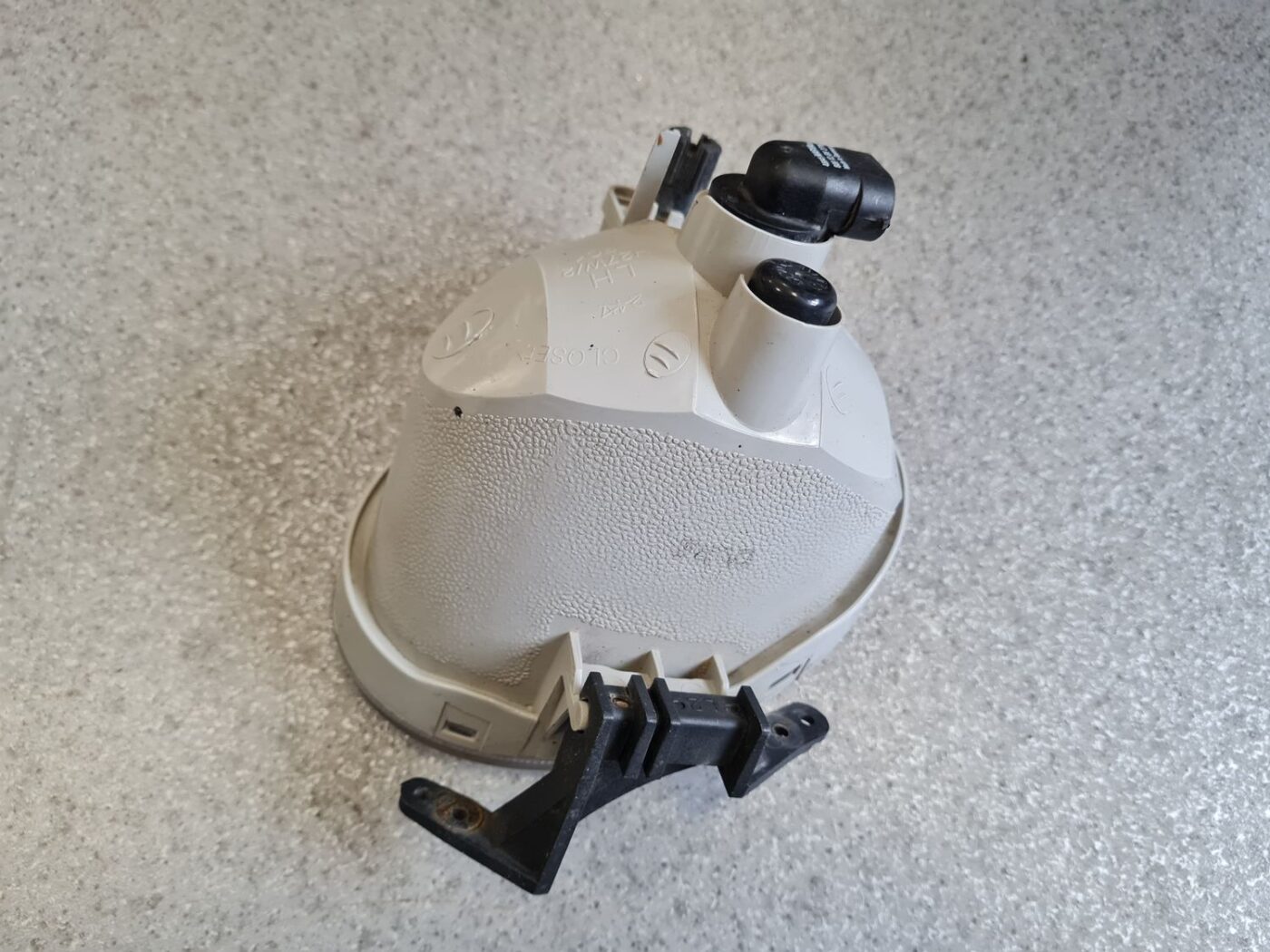 Miglas lukturis priekšā pa kreisi priekš Hyundai Santa Fe 2006-2012 8 Miglas lukturis priekšā pa kreisi priekš Hyundai Santa Fe 2006-2012