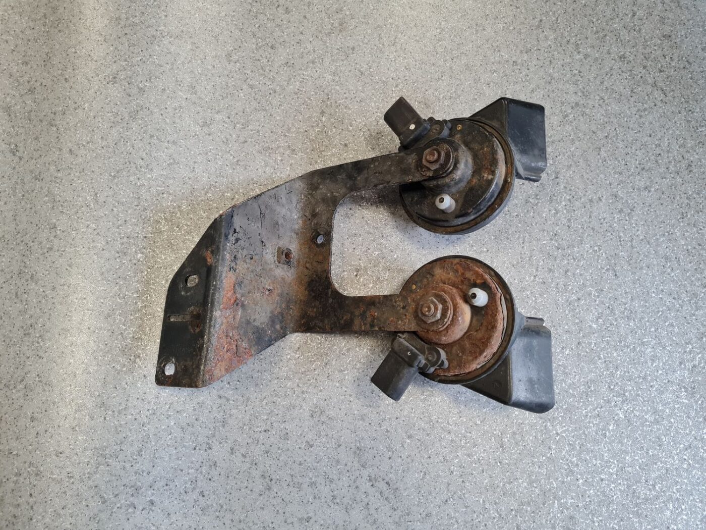 Skaņas signāls priekš AUDI A6 AVANT 2007 QUATTRO 6 Skaņas signāls priekš AUDI A6 AVANT 2007 QUATTRO