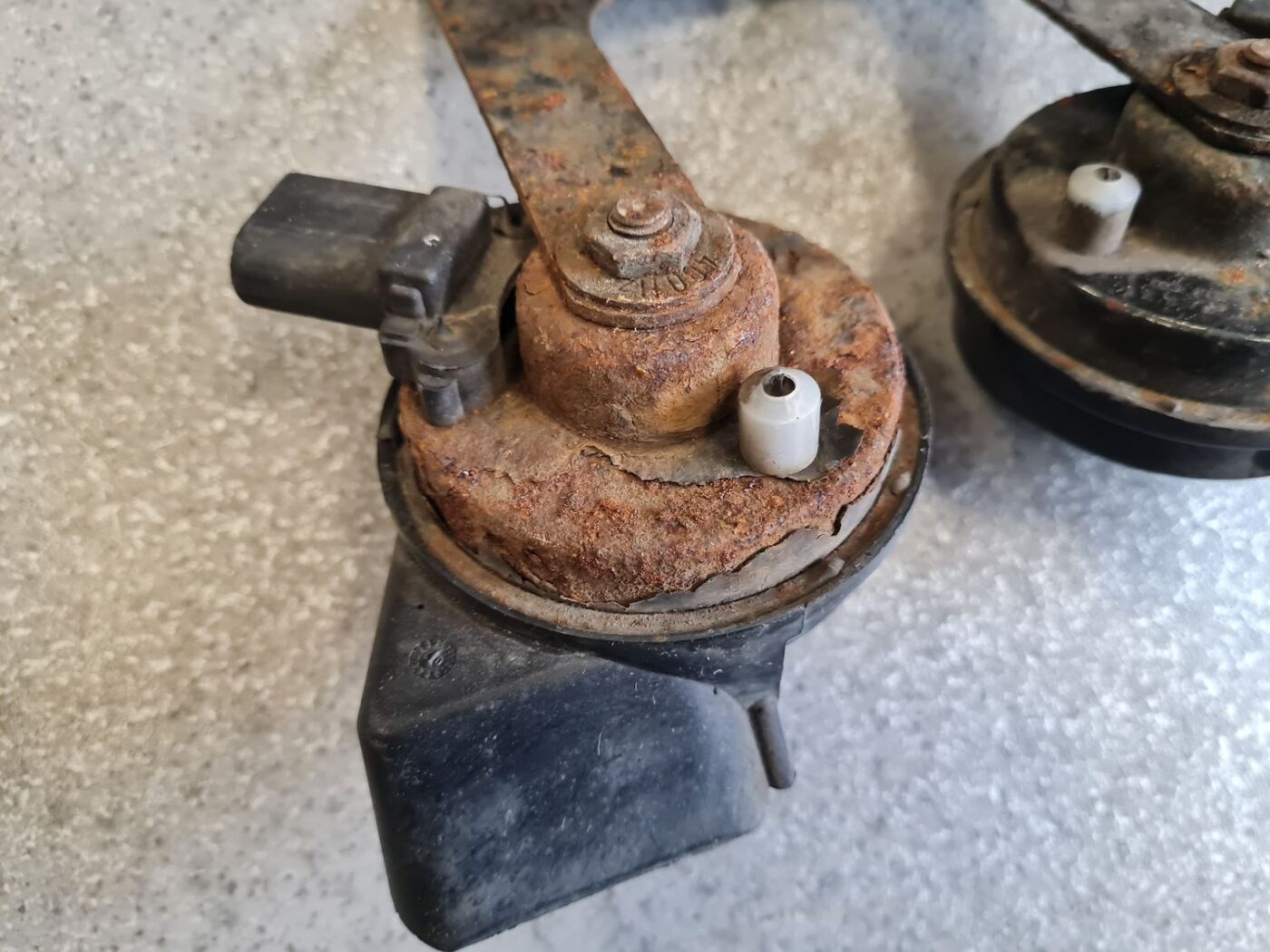 Skaņas signāls priekš AUDI A6 AVANT 2007 QUATTRO 5 Skaņas signāls priekš AUDI A6 AVANT 2007 QUATTRO