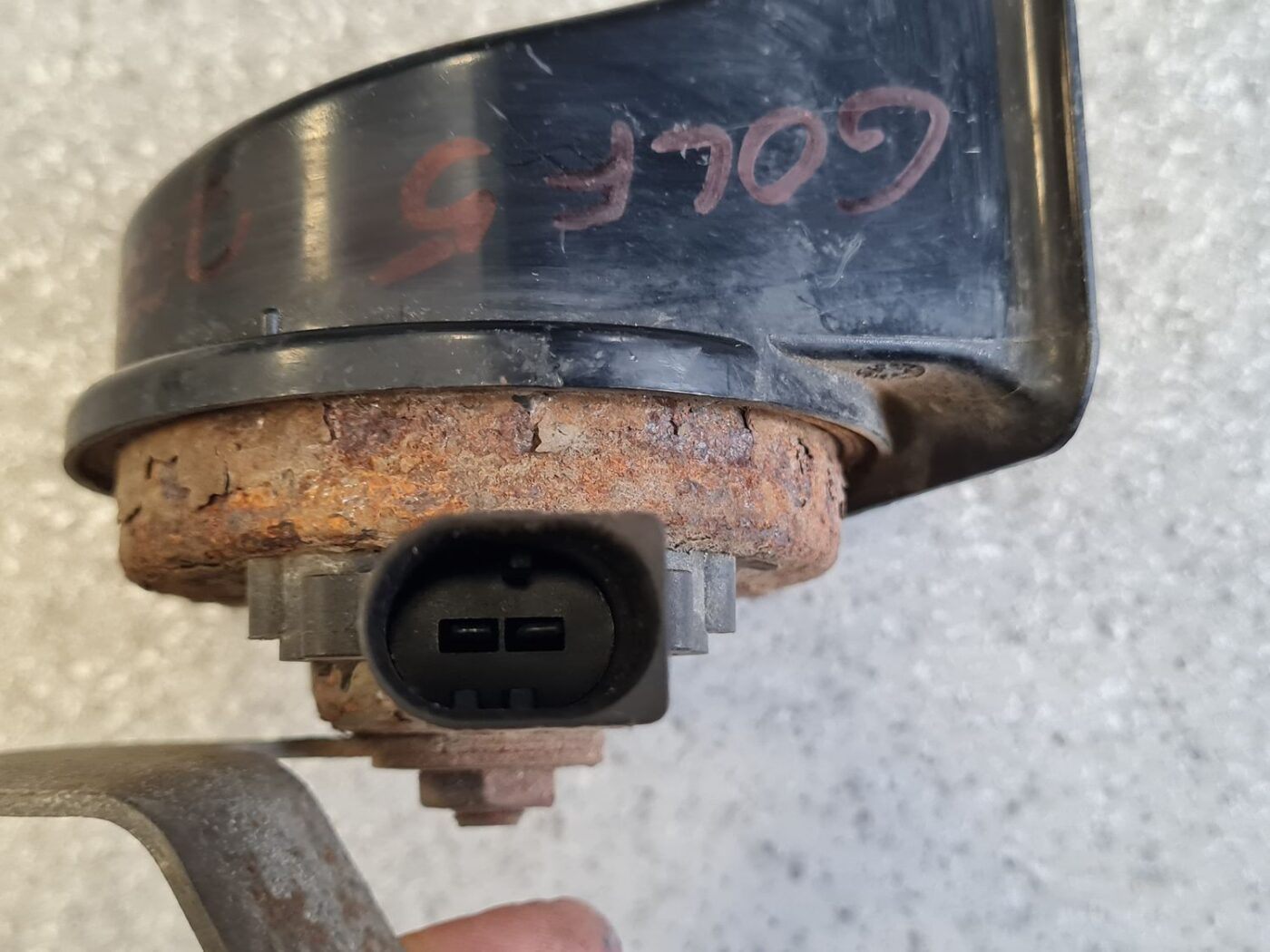 Skaņas signāls priekš VW GOLF 5 2004