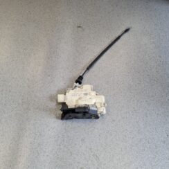 Priekšējo kreiso durvju slēdzene priekš VW PASSAT 2007 UNIVERSAL SILVER