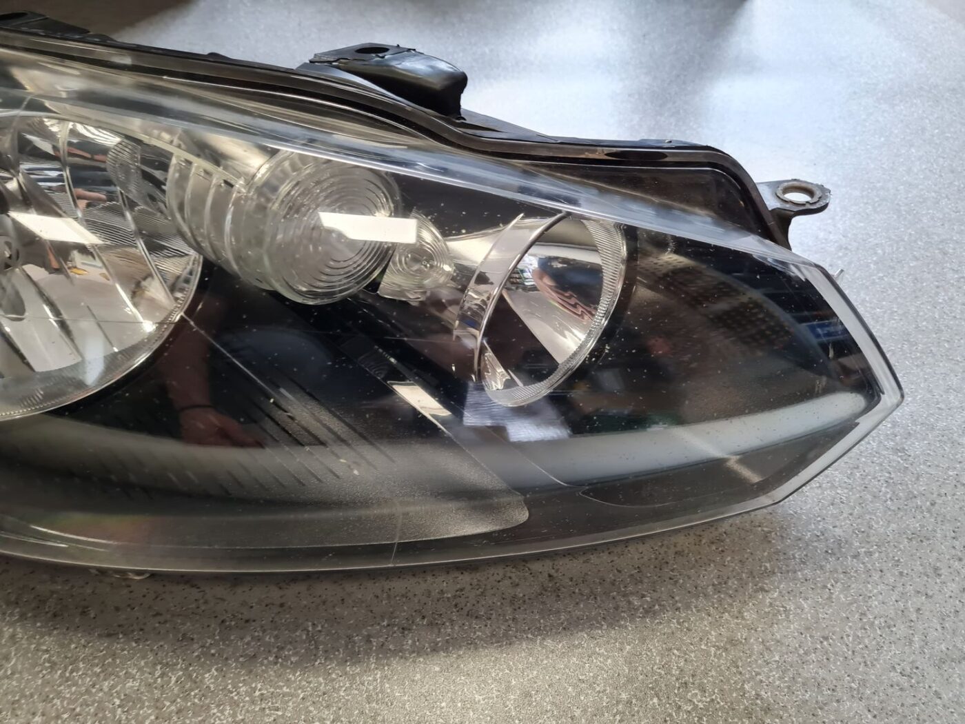 Priekšējais labais lukturis priekš VW GOLF VARIANT 2012 2 Priekšējais labais lukturis priekš VW GOLF VARIANT 2012