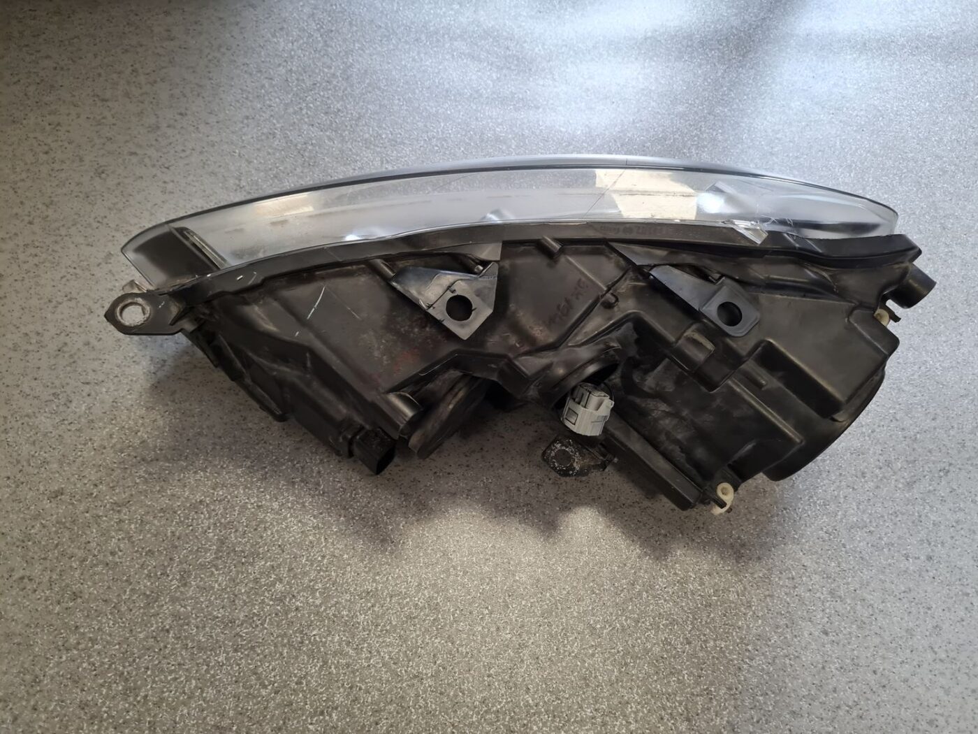 Priekšējais labais lukturis priekš VW GOLF VARIANT 2012 10 Priekšējais labais lukturis priekš VW GOLF VARIANT 2012