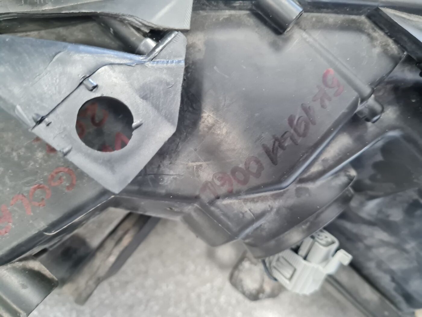 Priekšējais labais lukturis priekš VW GOLF VARIANT 2012 7 Priekšējais labais lukturis priekš VW GOLF VARIANT 2012