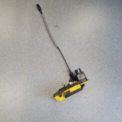 Aizmugurējo labo durvju slēdzene priekš VOLVO XC70 2007