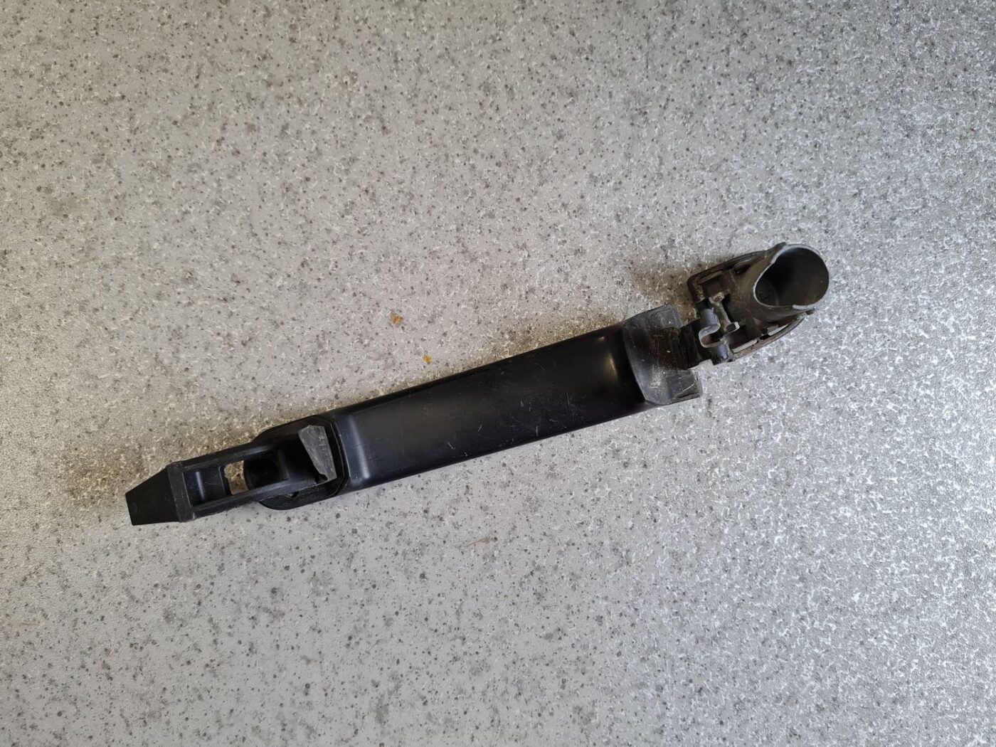 Aizmugurējāis labais durvju rokturis priekš VW GOLF IV 1999 3 Aizmugurējāis labais durvju rokturis priekš VW GOLF IV 1999