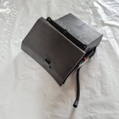 Mantu glabāšanas nodalījums pasažiera pusē priekš SAAB 9-5 1999