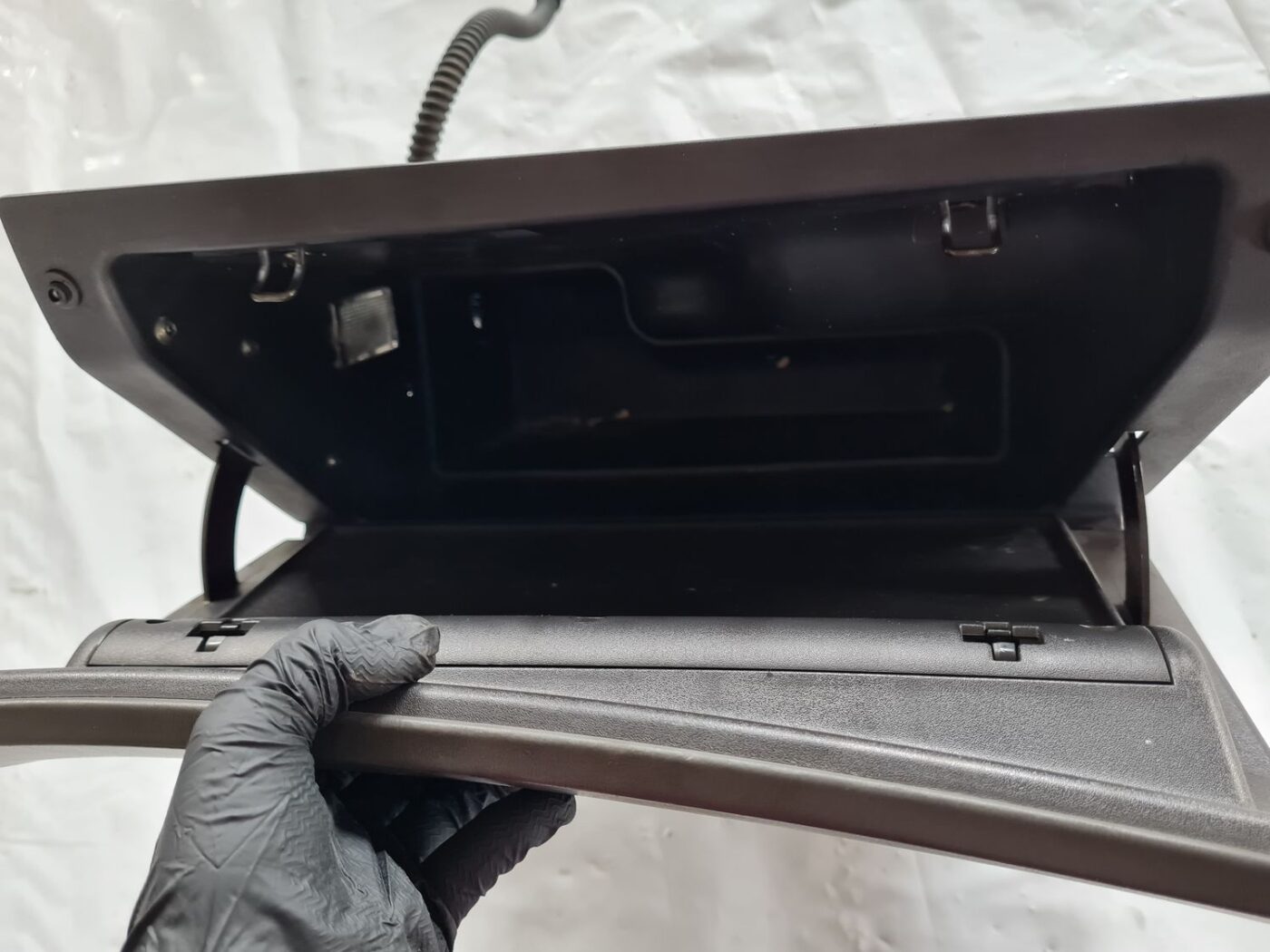 Mantu glabāšanas nodalījums pasažiera pusē priekš SAAB 9-5 1999