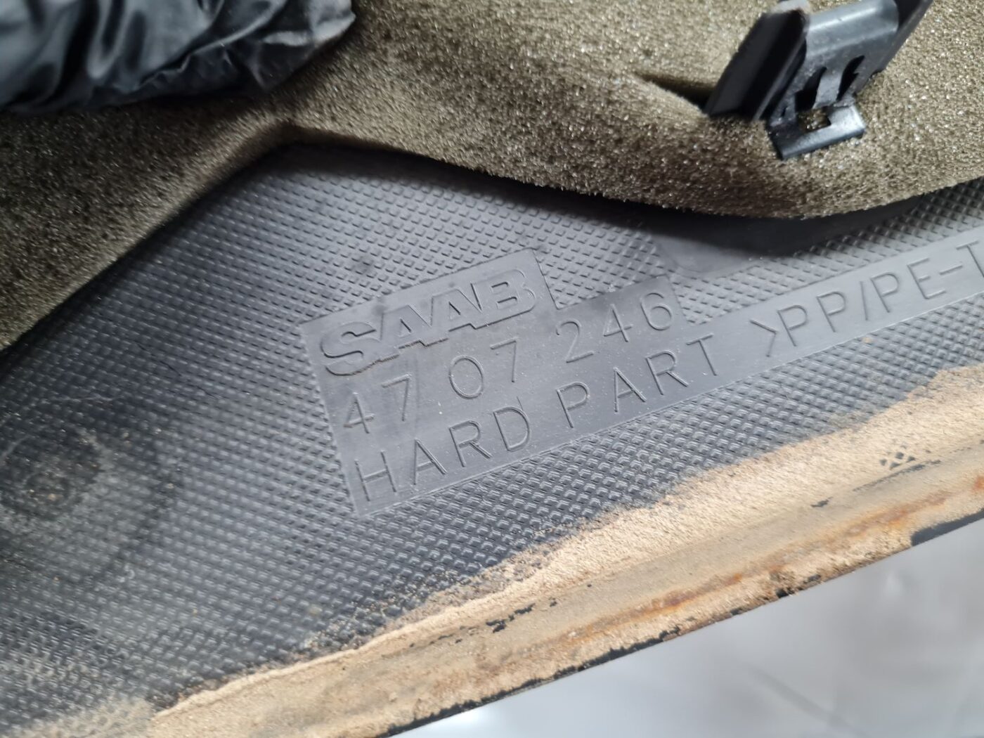 Bagāžnieka vāka apdare priekš SAAB 9-5 1999 3 Bagāžnieka vāka apdare priekš SAAB 9-5 1999