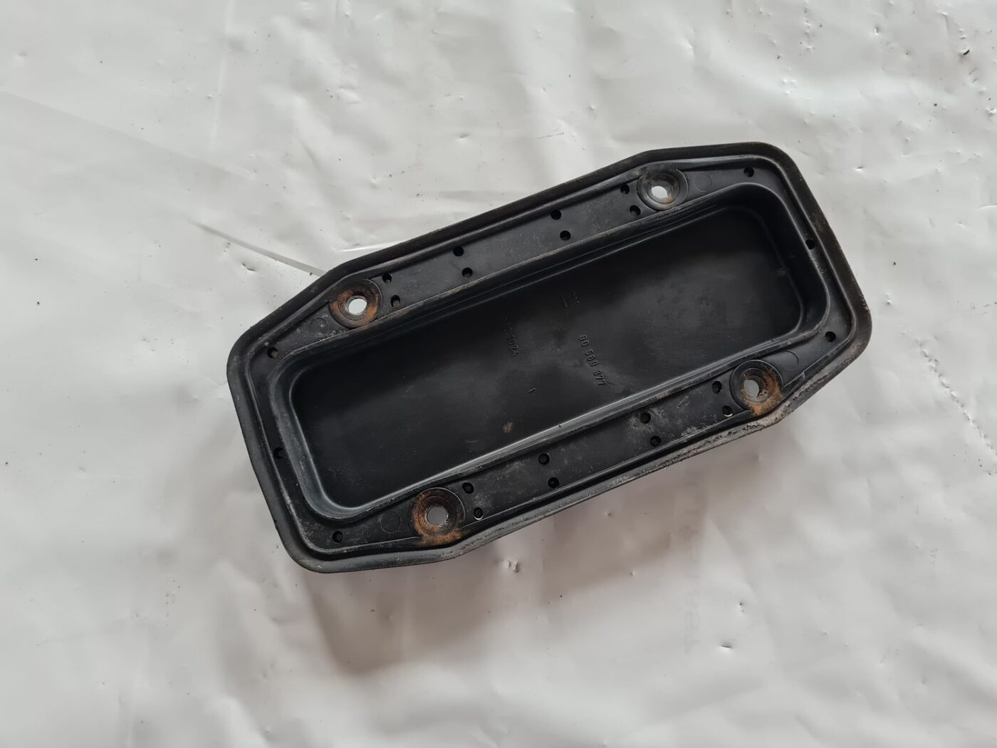 Dzinēja vadības bloka korpusa vāks priekš SAAB 9-5 1999 2 Dzinēja vadības bloka korpusa vāks priekš SAAB 9-5 1999