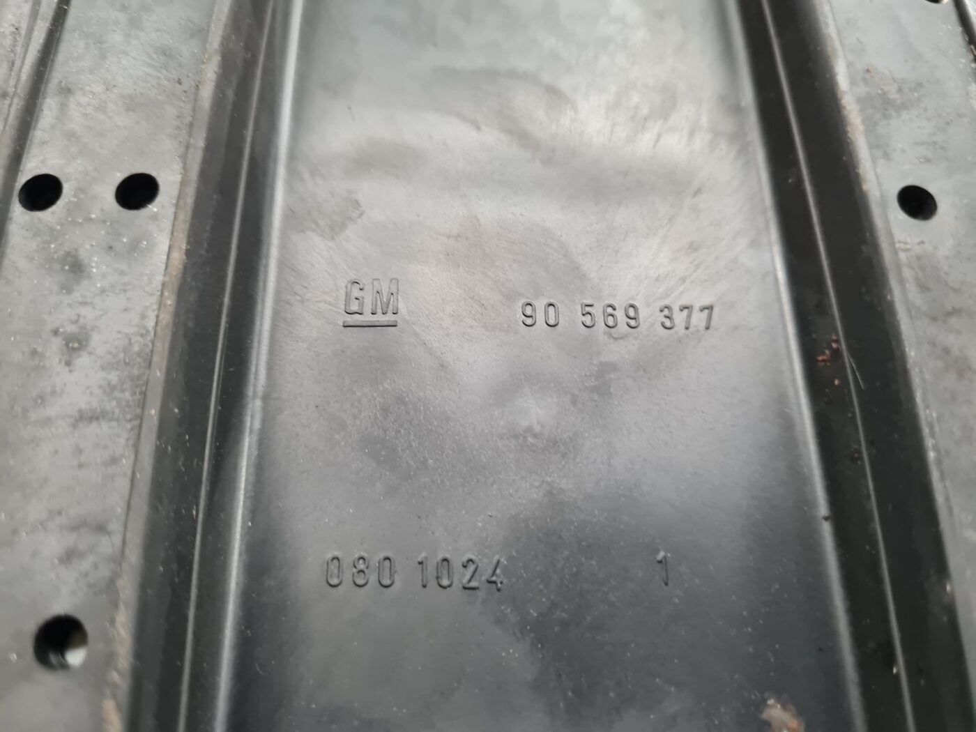 Dzinēja vadības bloka korpusa vāks priekš SAAB 9-5 1999 3 Dzinēja vadības bloka korpusa vāks priekš SAAB 9-5 1999