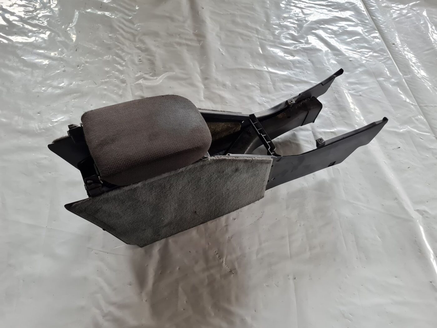 Centrālās konsoles apdares lielākā daļa priekš SAAB 9-5 1999 1 Centrālās konsoles apdares lielākā daļa priekš SAAB 9-5 1999