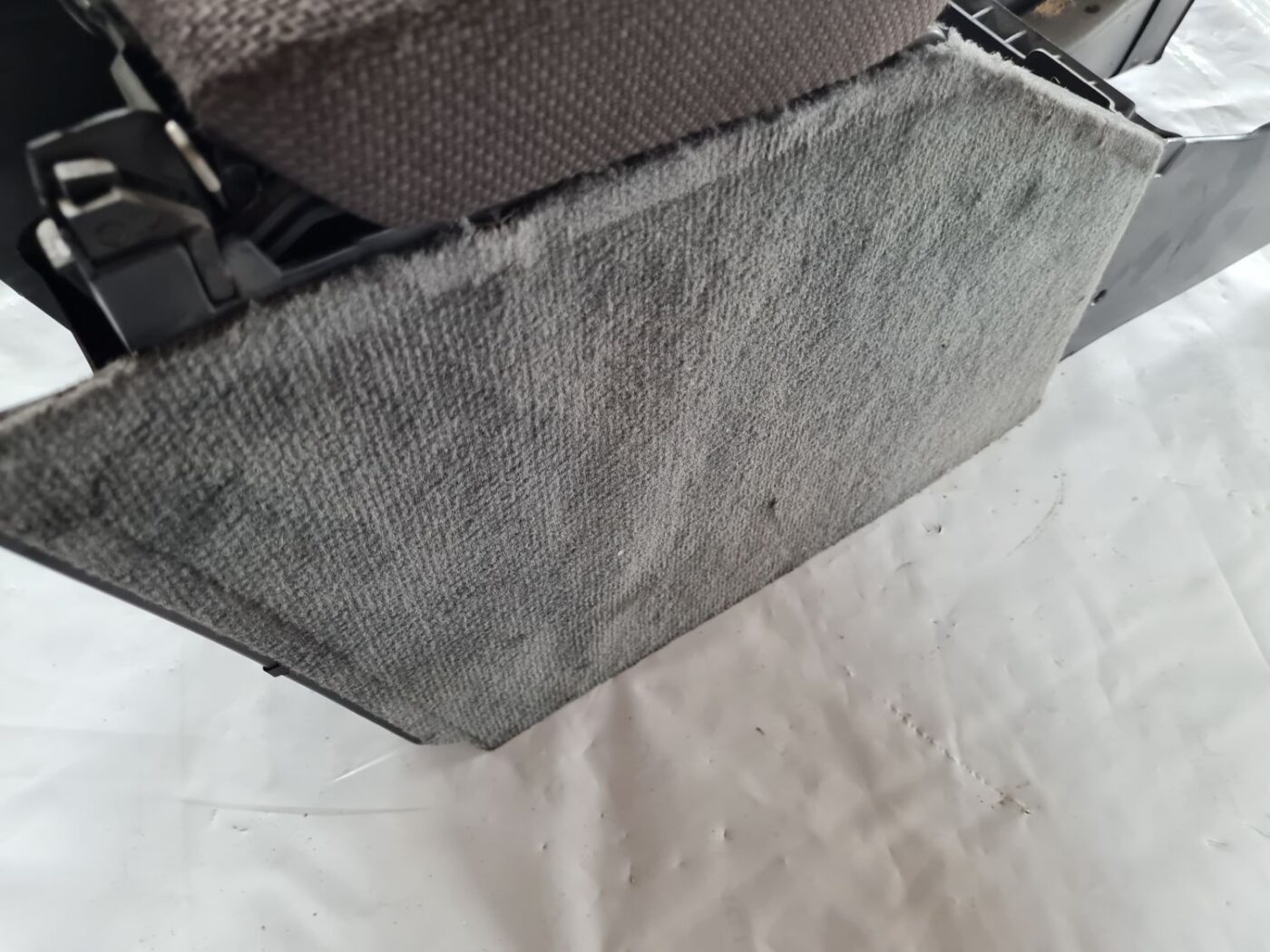 Centrālās konsoles apdares lielākā daļa priekš SAAB 9-5 1999 8 Centrālās konsoles apdares lielākā daļa priekš SAAB 9-5 1999