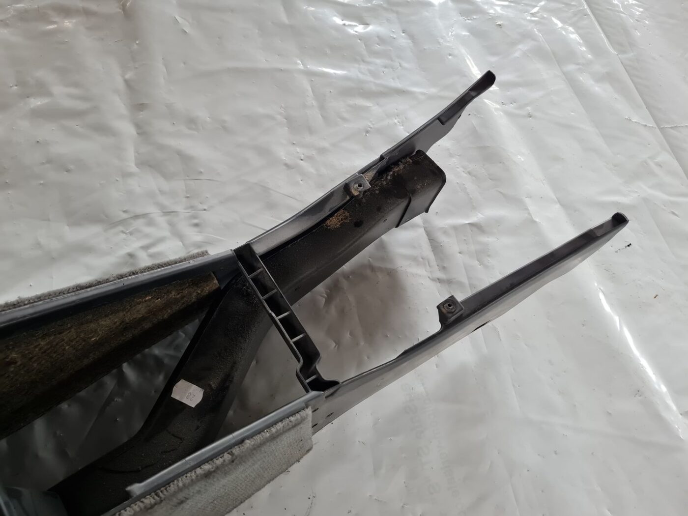 Centrālās konsoles apdares lielākā daļa priekš SAAB 9-5 1999 7 Centrālās konsoles apdares lielākā daļa priekš SAAB 9-5 1999