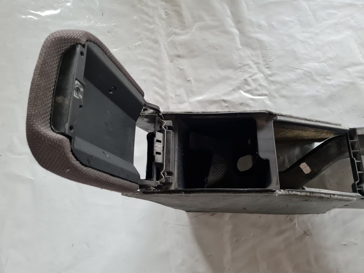 Centrālās konsoles apdares lielākā daļa priekš SAAB 9-5 1999 5 Centrālās konsoles apdares lielākā daļa priekš SAAB 9-5 1999