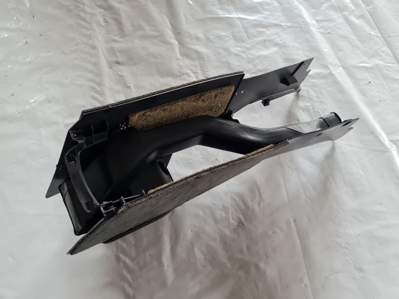 Centrālās konsoles apdares lielākā daļa priekš SAAB 9-5 1999 4 Centrālās konsoles apdares lielākā daļa priekš SAAB 9-5 1999