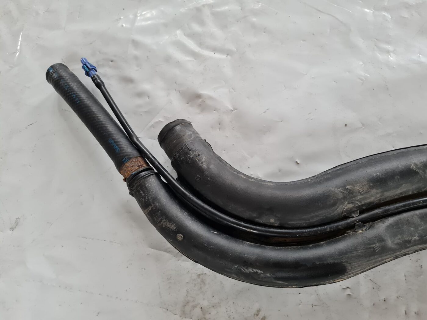 Degvielas tvertnes ielējama caurule priekš SAAB 9-5 1999