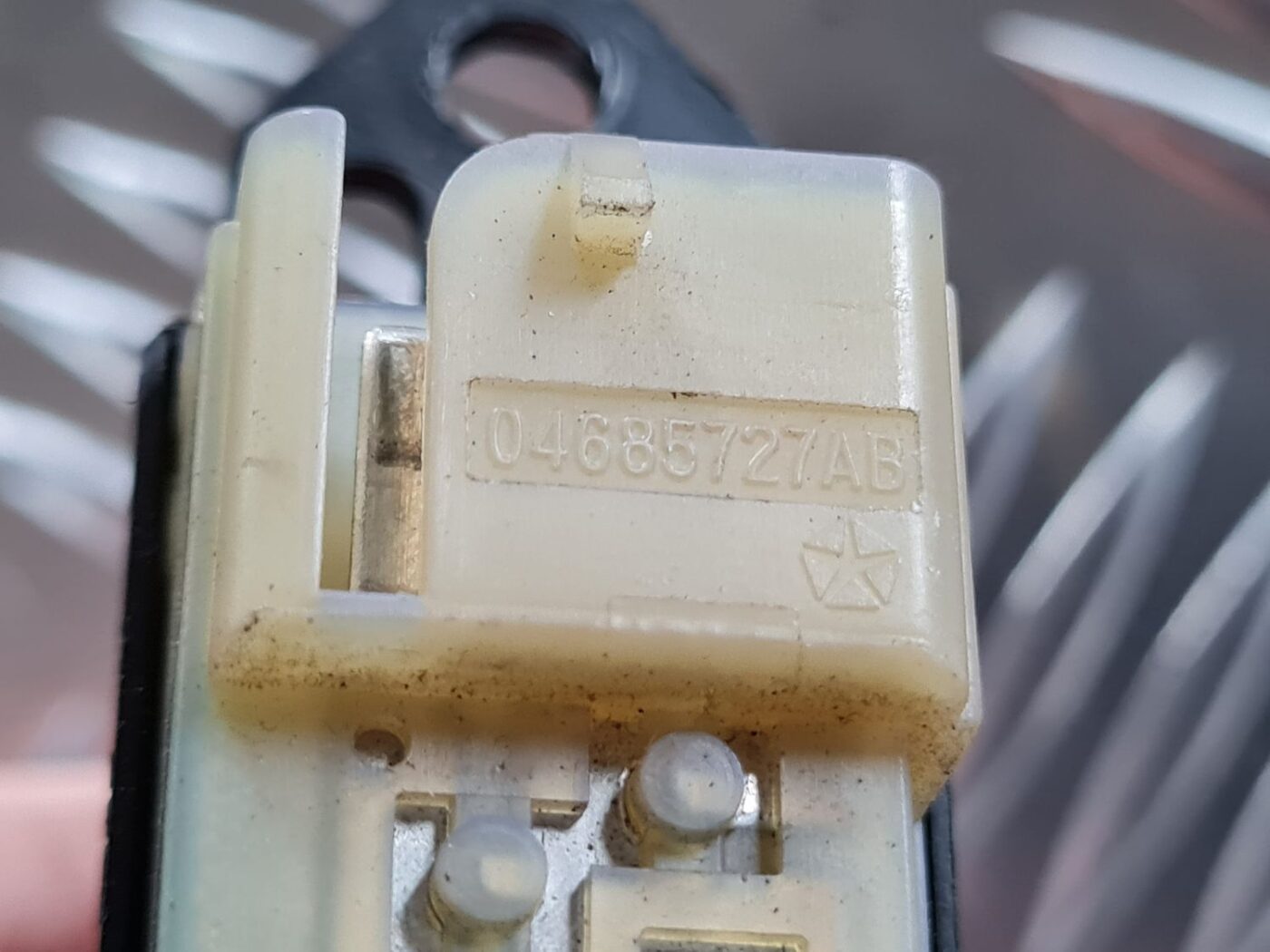 Stikla pacelšanas poga priekš CHRYSLER VOYAGER 2006