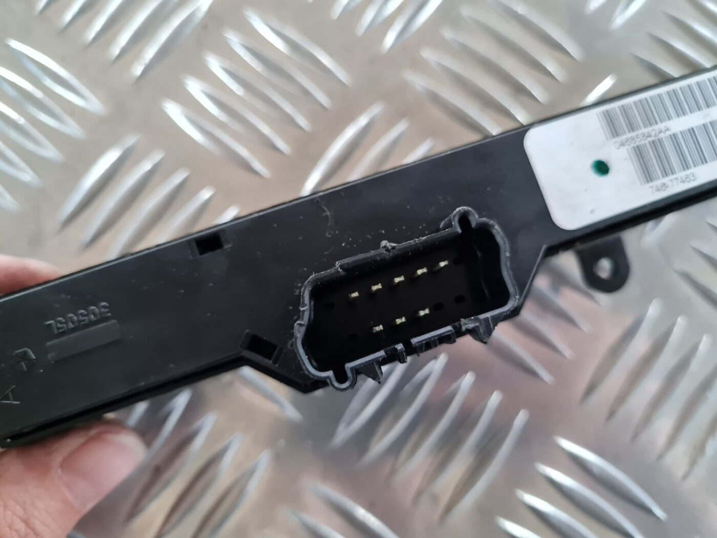 Mērinstrumentu paneļa pārslēgšanas pogas priekš CHRYSLER VOYAGER 2006