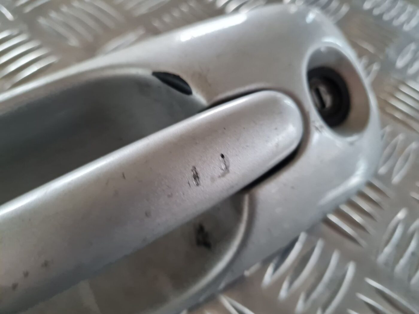 Priekšējāis kreisais durvju rokturis priekš CHRYSLER VOYAGER 2006 5 Priekšējāis kreisais durvju rokturis priekš CHRYSLER VOYAGER 2006