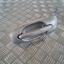 Aizmugurējais kreisais durvju rokturis priekš CHRYSLER VOYAGER 2006