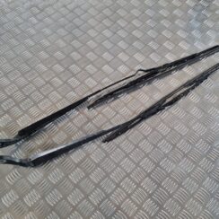 Vējstikla slotu turētāju komplekts priekš CHRYSLER VOYAGER 2006