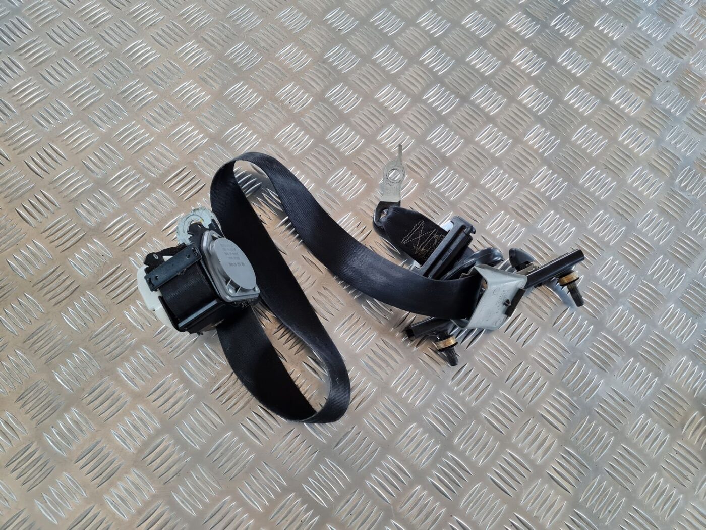 Priekšējā kreisā drošības josta priekš CHRYSLER VOYAGER 2006 1 Priekšējā kreisā drošības josta priekš CHRYSLER VOYAGER 2006