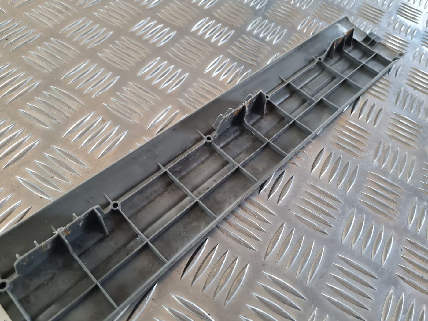 Sliekšņa priekšēja laba uzlika (salonā) priekš CHRYSLER VOYAGER 2006