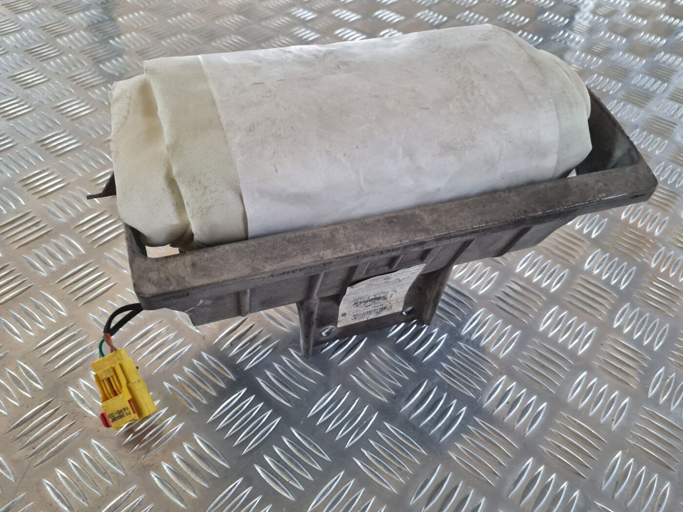 Mērinstrumentu paneļa drošības spilvens priekš CHRYSLER VOYAGER 2006