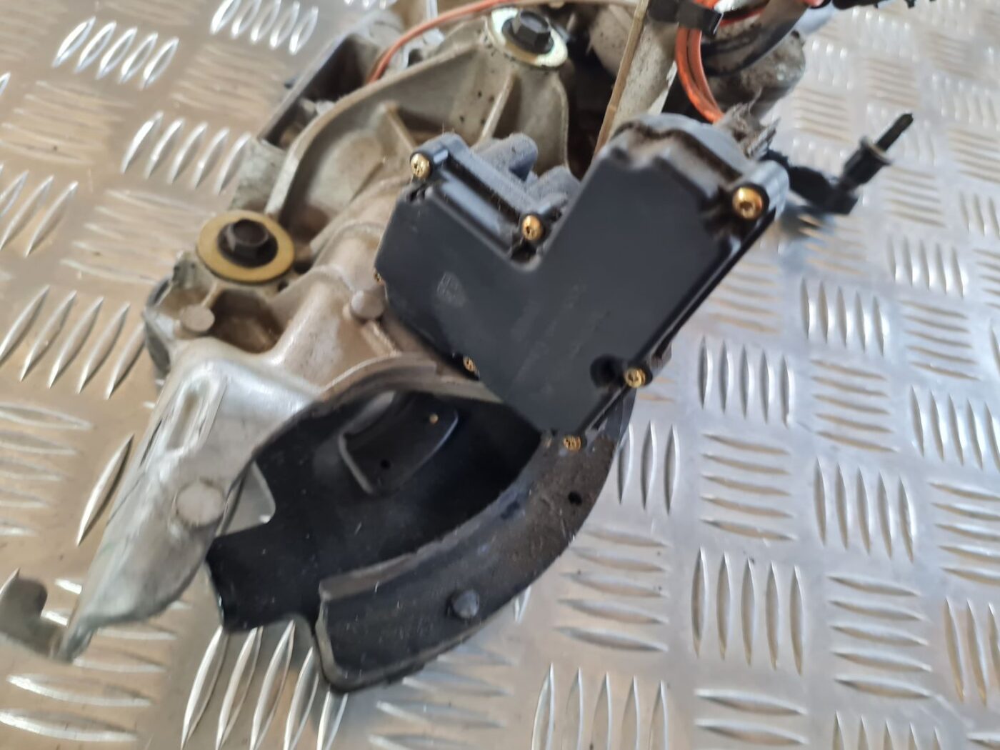 Bagažnieka vāka slēdzenes servomotors priekš CHRYSLER VOYAGER 2006