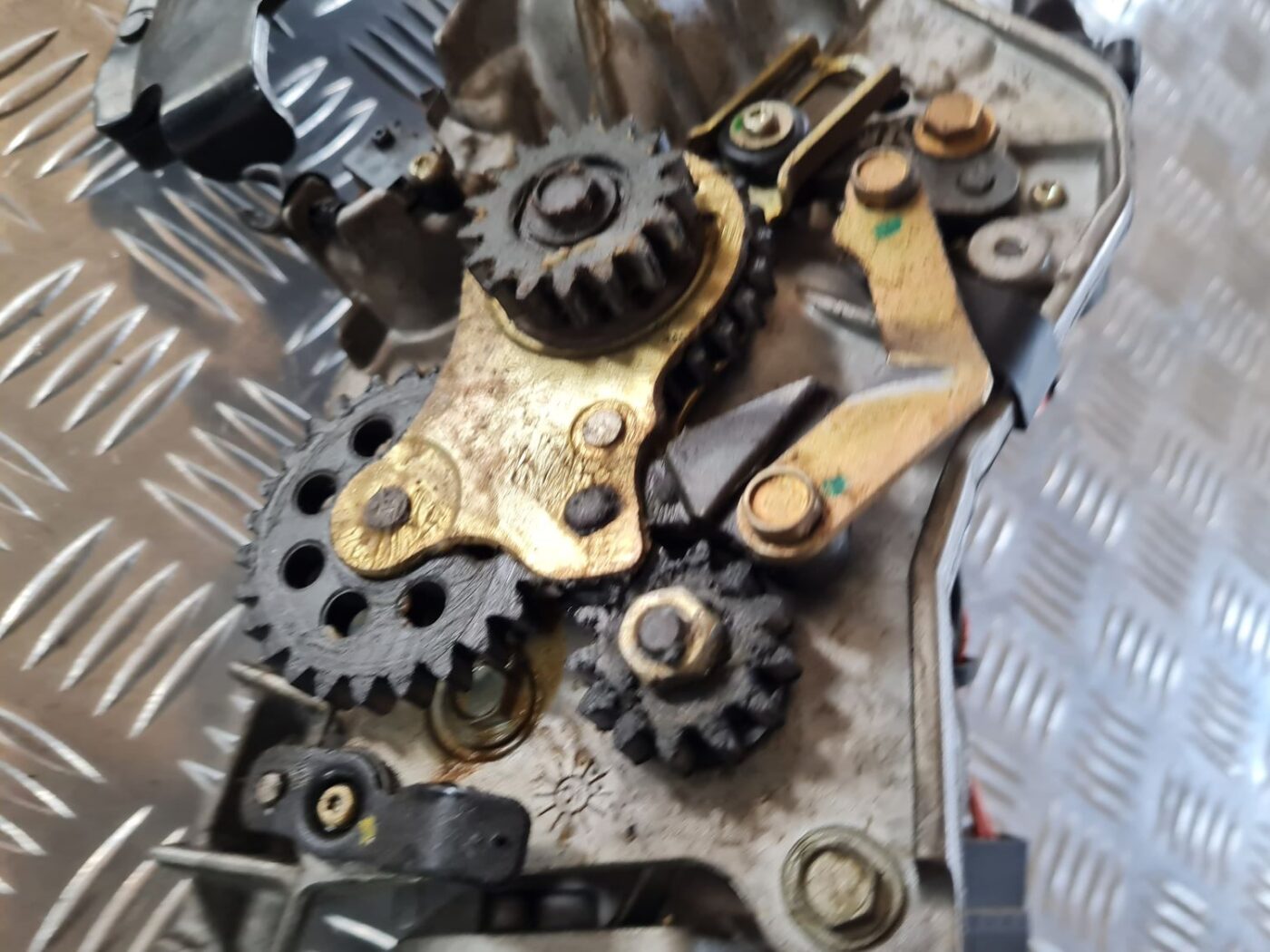 Bagažnieka vāka slēdzenes servomotors priekš CHRYSLER VOYAGER 2006