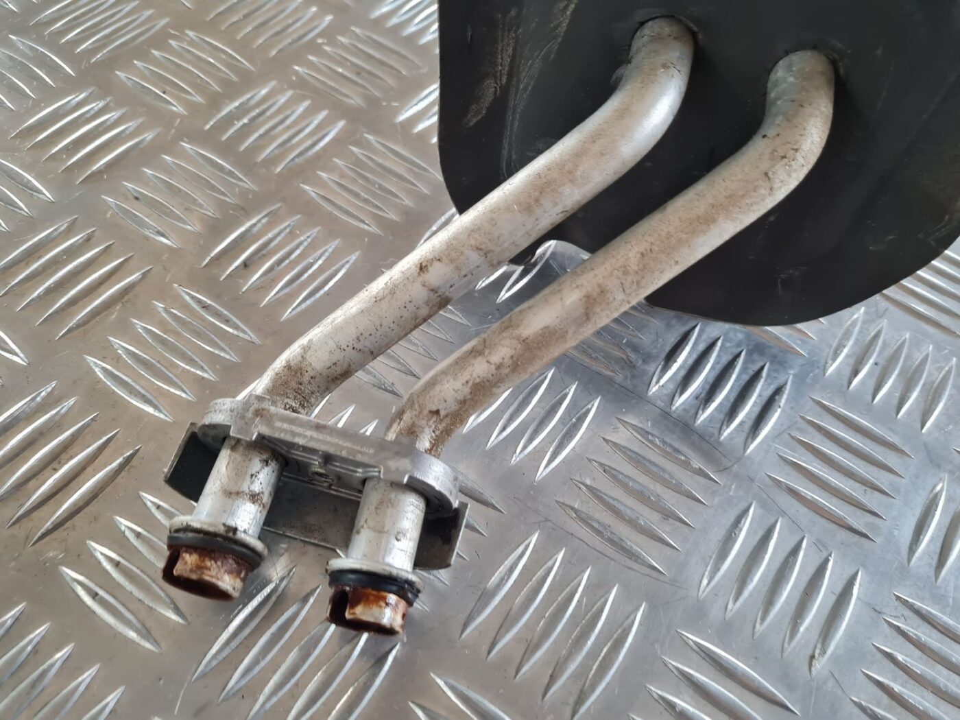 Apsildes radiatora caurules priekš CHRYSLER VOYAGER 2006