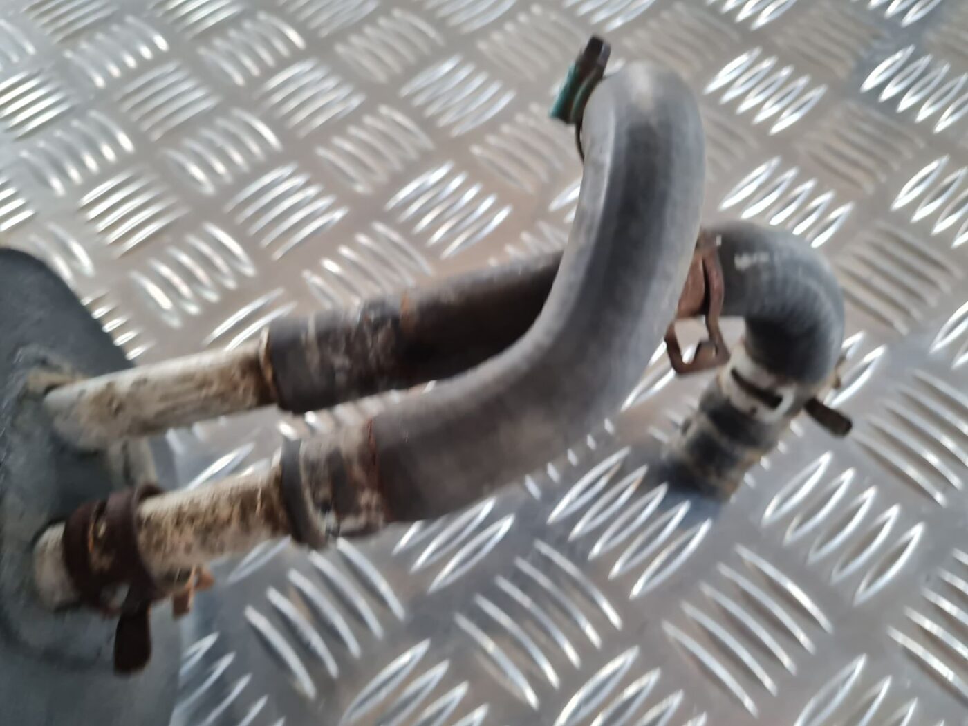 Apsildes radiatora caurules priekš CHRYSLER VOYAGER 2006