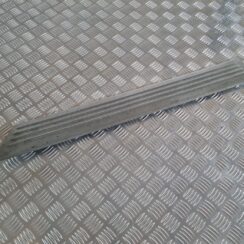 Sliekšņa aizmugurēja kreisa uzlika (salonā) priekš CHRYSLER VOYAGER 2006