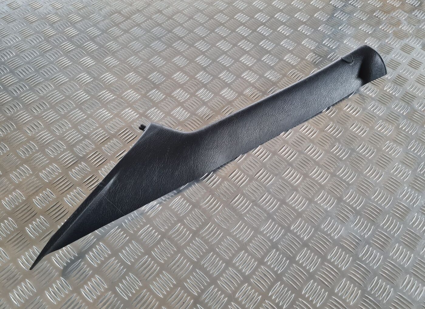 Priekšējas salona statnes apdare priekš CHRYSLER VOYAGER 2006 1 Priekšējas salona statnes apdare priekš CHRYSLER VOYAGER 2006