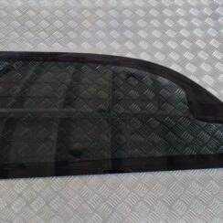 Aizmugurējais kreisais sānu stikls priekš CHRYSLER VOYAGER 2006