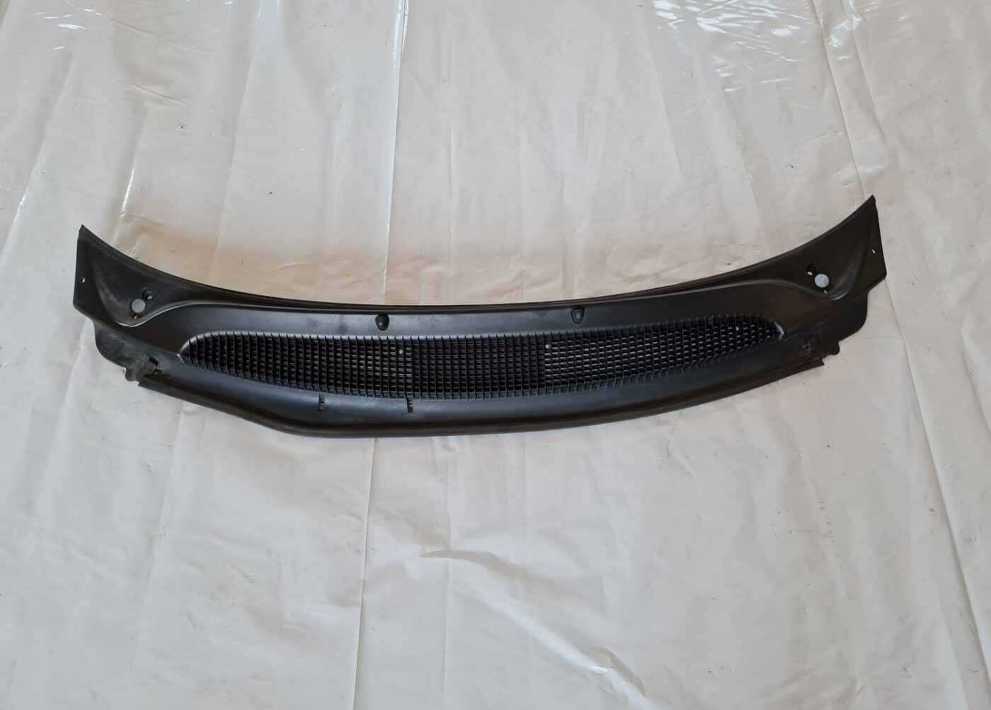 Vējstikla uzlikas (deflektora) režģis priekš CHRYSLER VOYAGER 2006